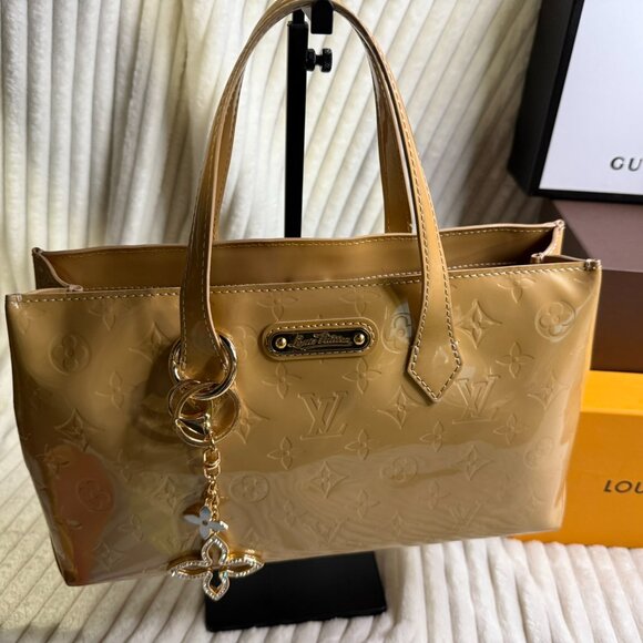 Louis Vuitton Vernis Wilshire Handbag - Picture 10 of 10
